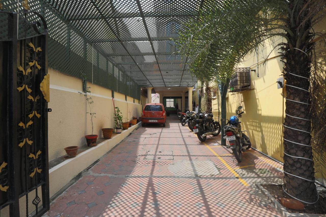 Green Tree Hotel-Near Vfs Global And Ramee Mall Chennai Exteriör bild