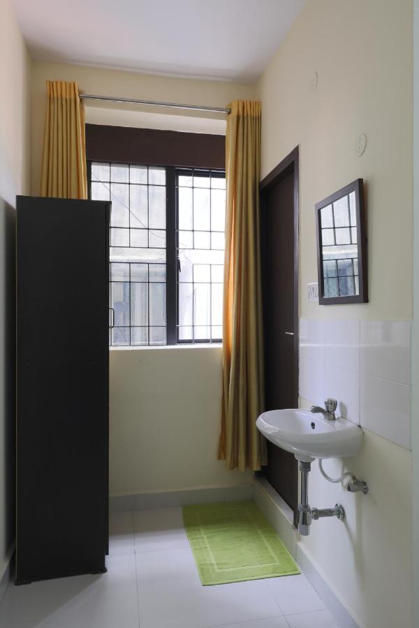 Green Tree Hotel-Near Vfs Global And Ramee Mall Chennai Exteriör bild