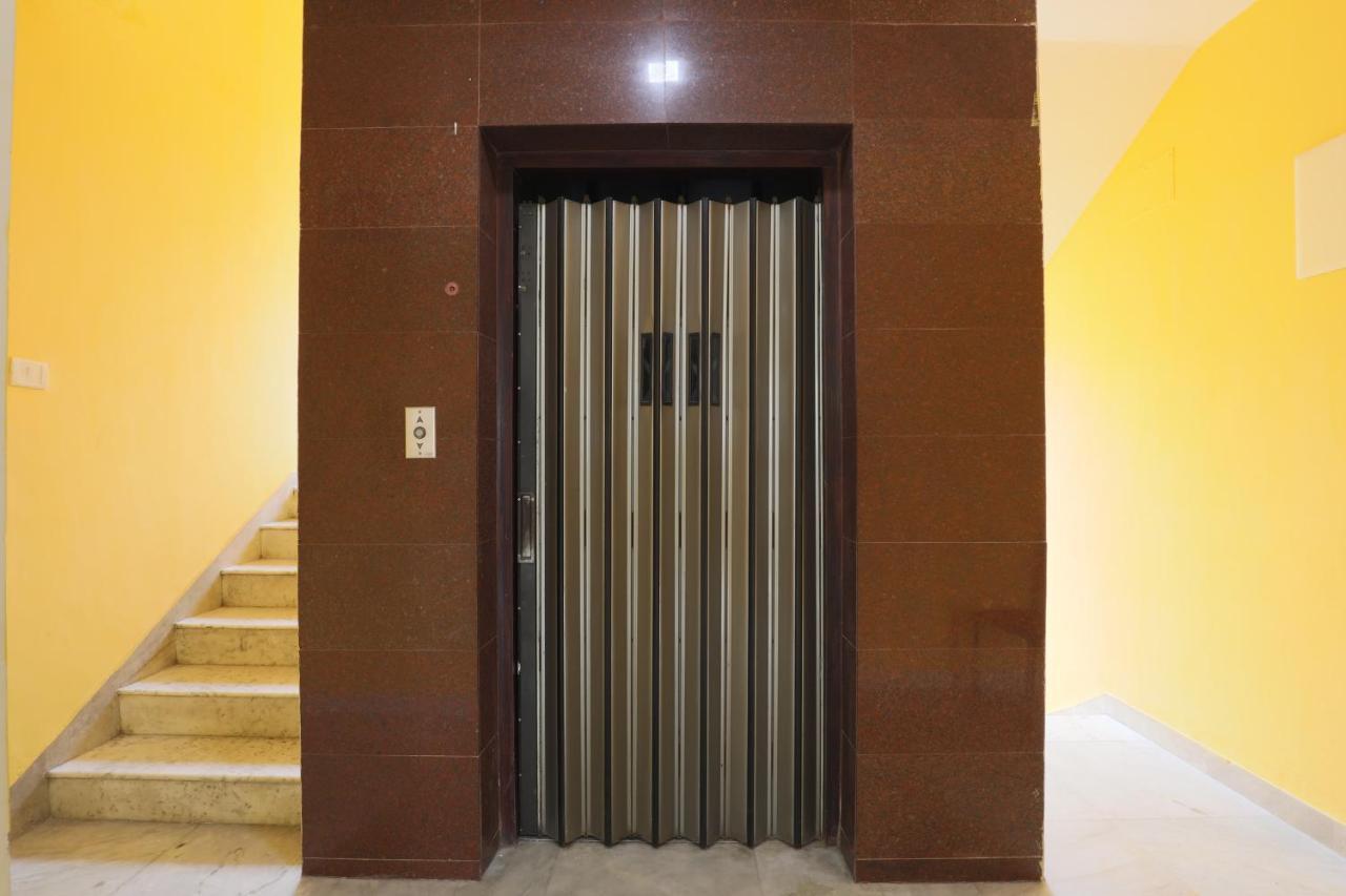 Green Tree Hotel-Near Vfs Global And Ramee Mall Chennai Exteriör bild