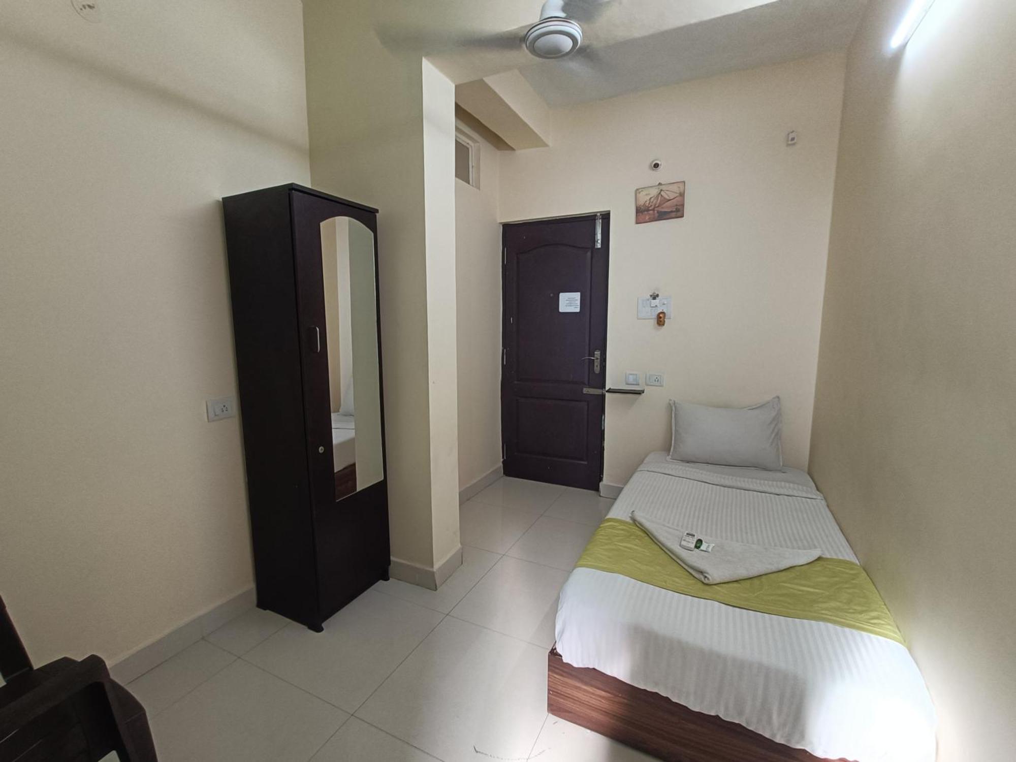 Green Tree Hotel-Near Vfs Global And Ramee Mall Chennai Exteriör bild