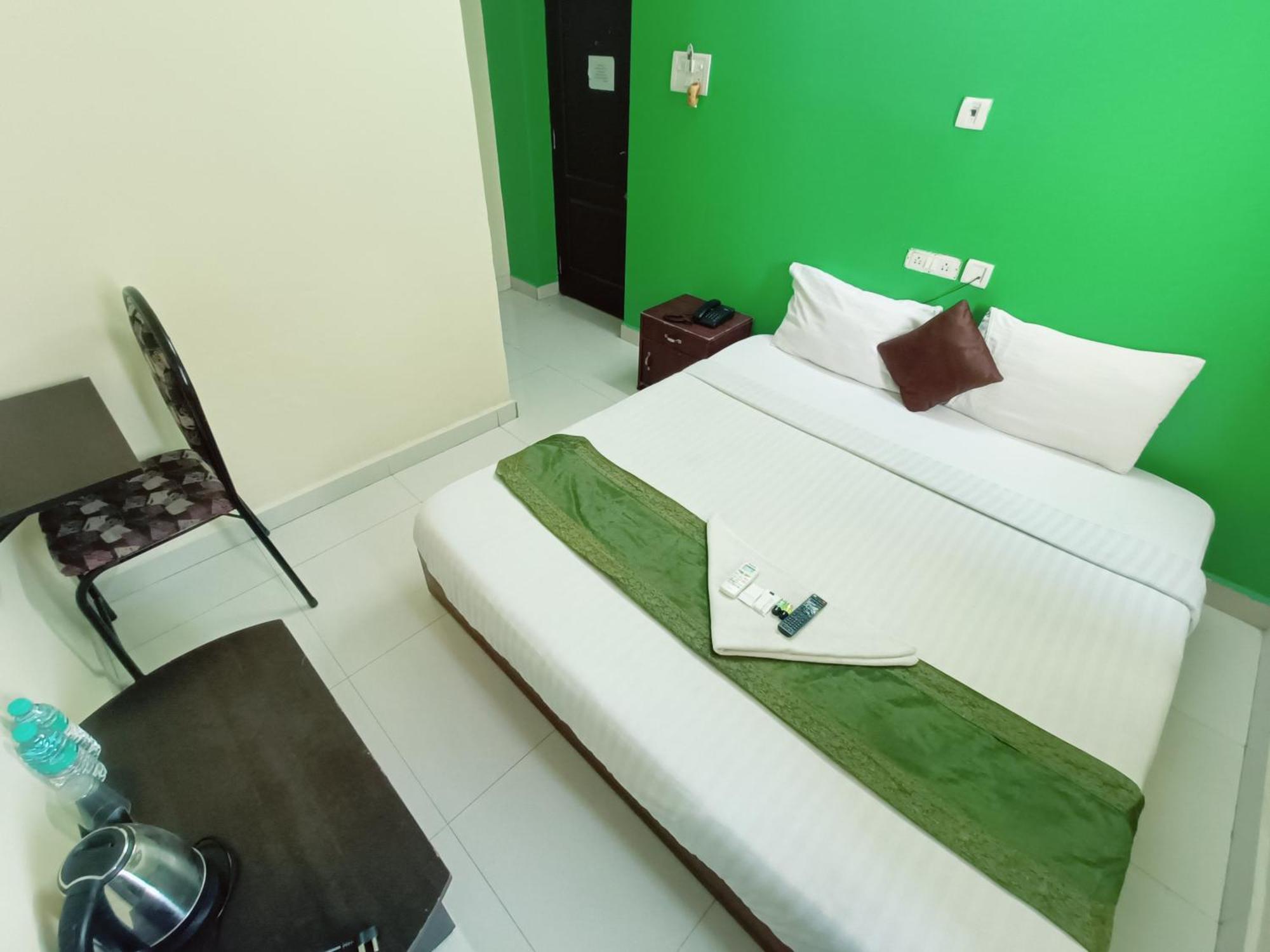 Green Tree Hotel-Near Vfs Global And Ramee Mall Chennai Exteriör bild