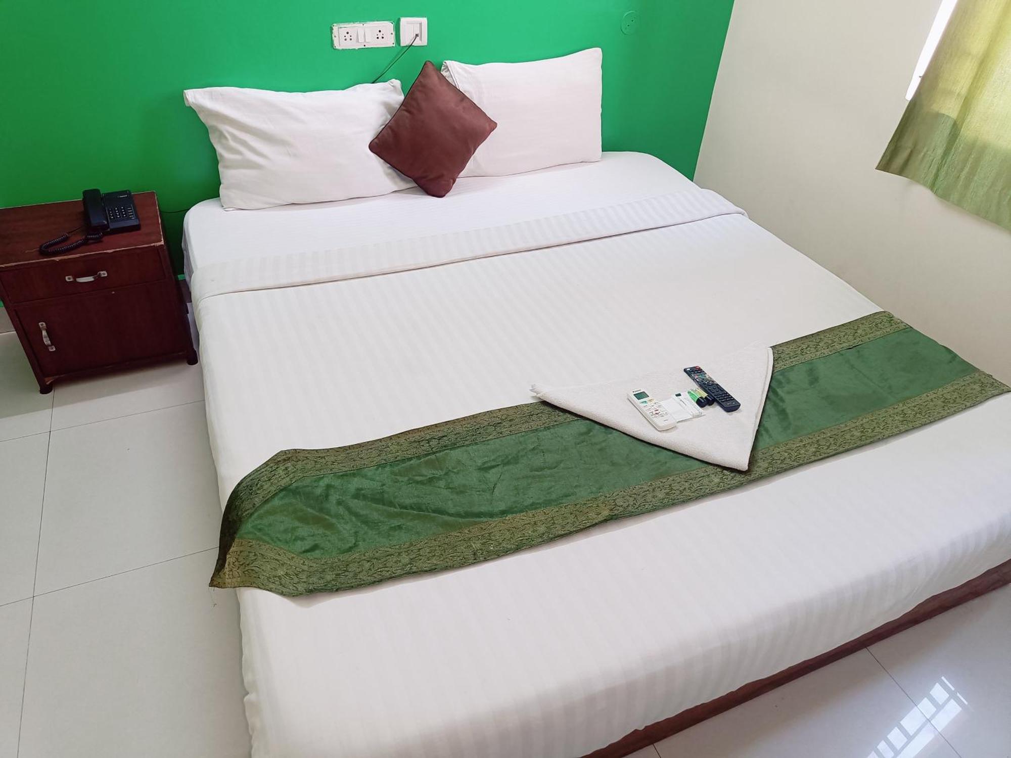 Green Tree Hotel-Near Vfs Global And Ramee Mall Chennai Exteriör bild
