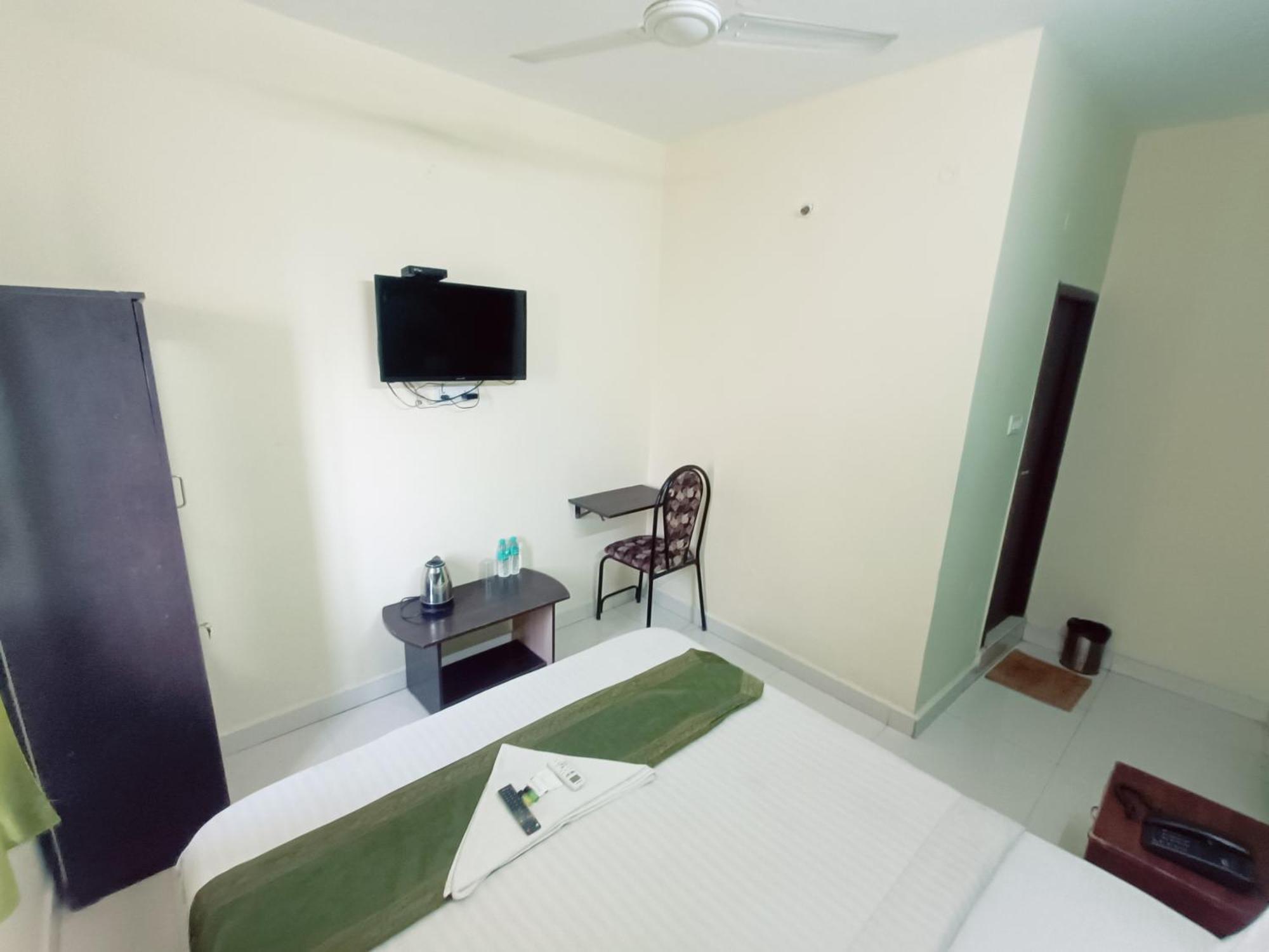Green Tree Hotel-Near Vfs Global And Ramee Mall Chennai Exteriör bild